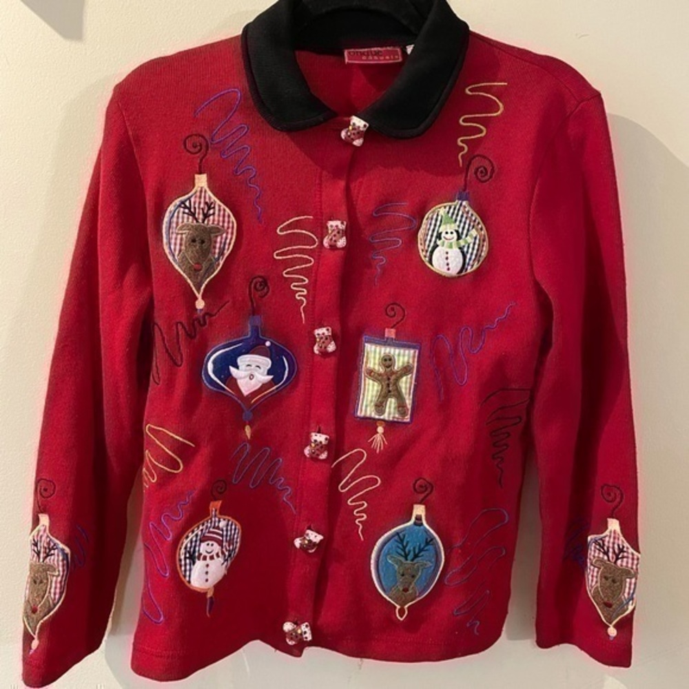 Onque size women small Christmas Sweater with ornament details unique buttons